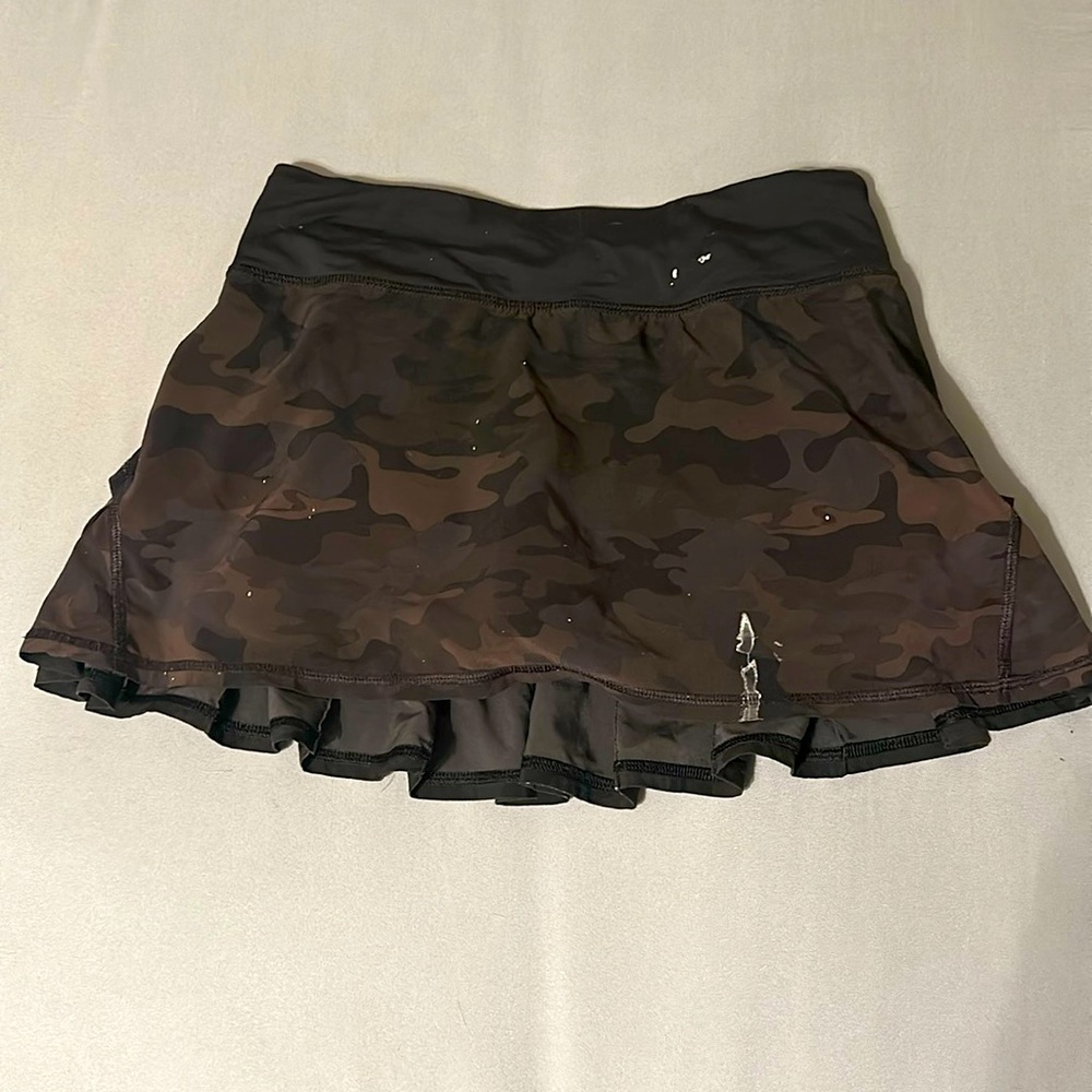 lululemon skirt *FLAWED*